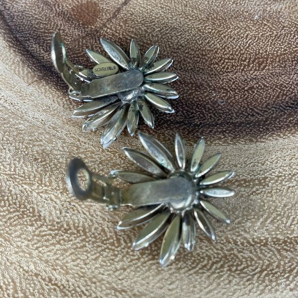 BEAUTIFUL SIGNED SCHREINER NEW YORK WHITE & AMBER GLASS FLOWER CLIP EARRINGS - Picture 10 of 10